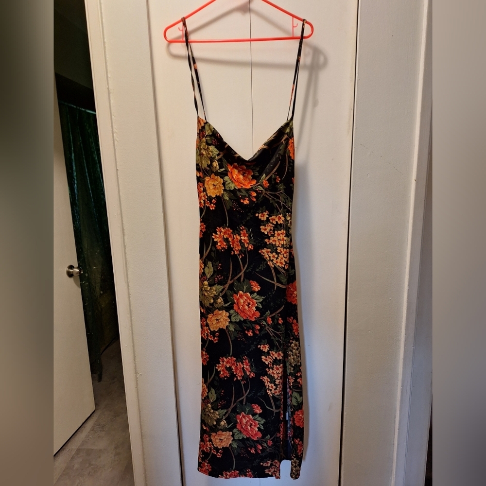 Stunning summer floral by DE BASE 🏵 dress up or down